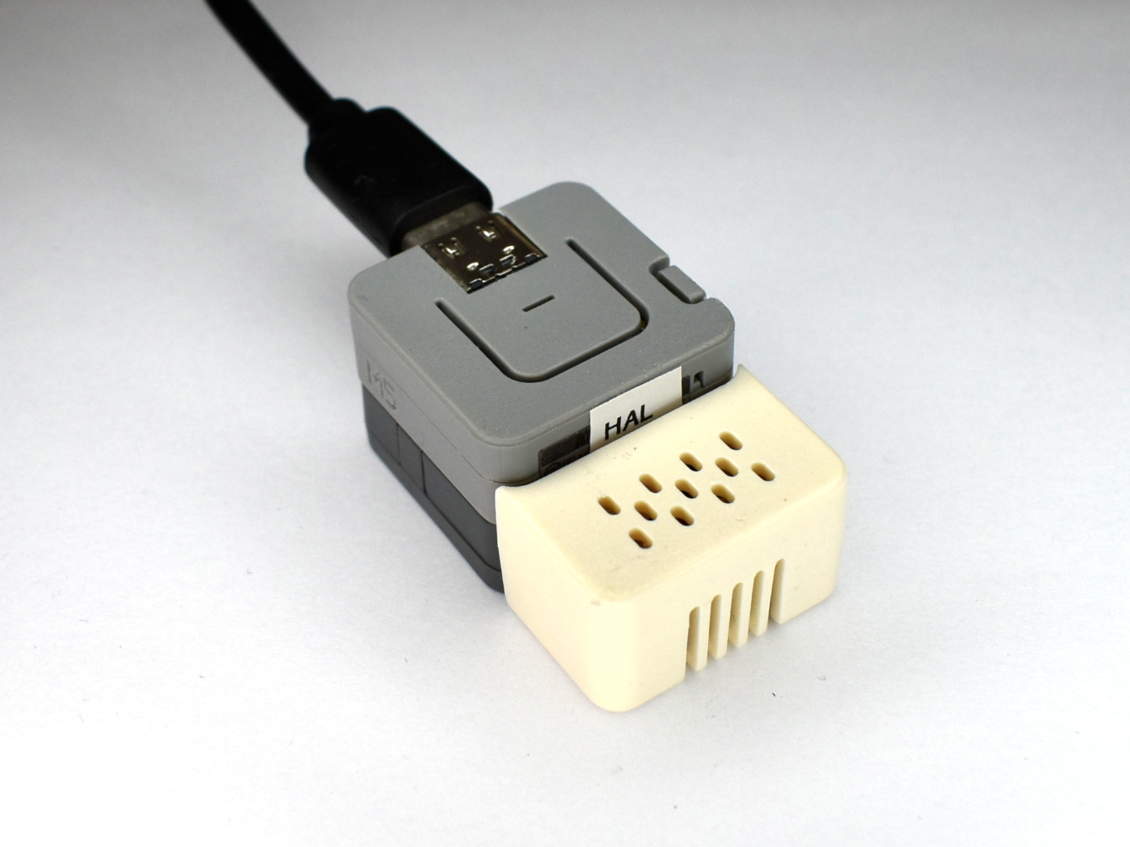 Sensor system by Defsystem to measure environmental temperature and humidity