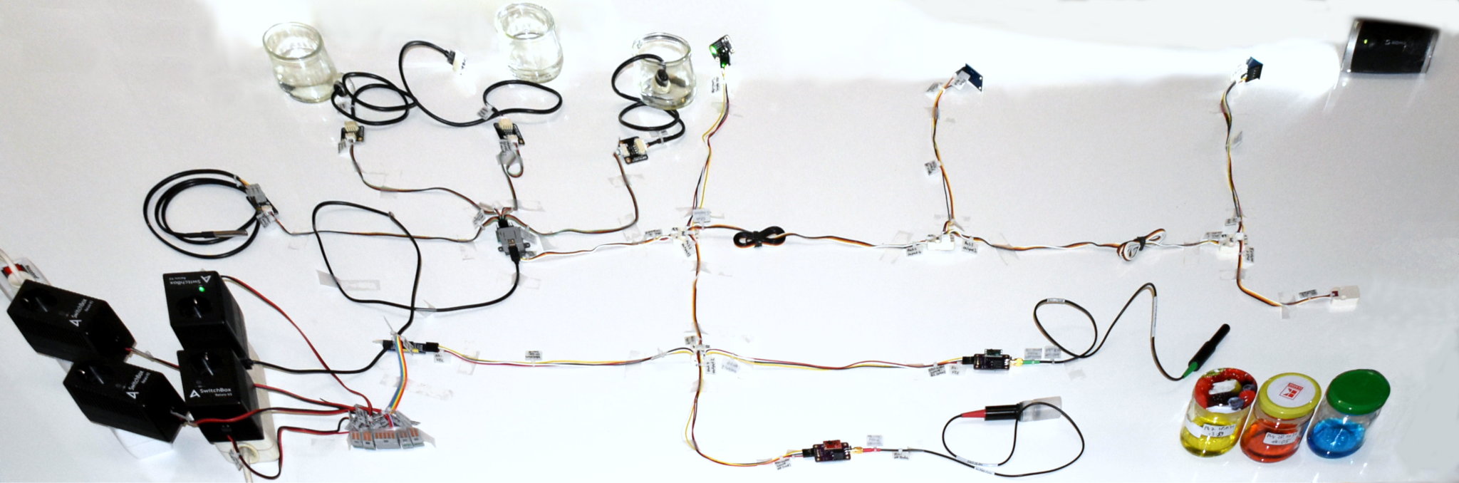 Sensor system by Defsystem to measure environmental temperature and humidity